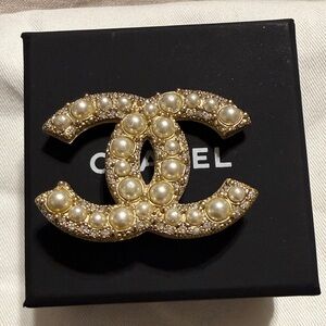 CHANEL Gold and Pearl Embellished Brooch